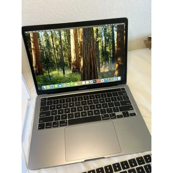 Apple MacBook Pro 13 Silver Touch Bar 2020 Intel Core I5, 8GB RAM, 250GB SSD